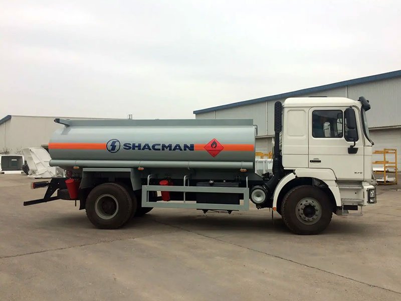 Shacman F2000 4X2 Oil Tanker Truck
